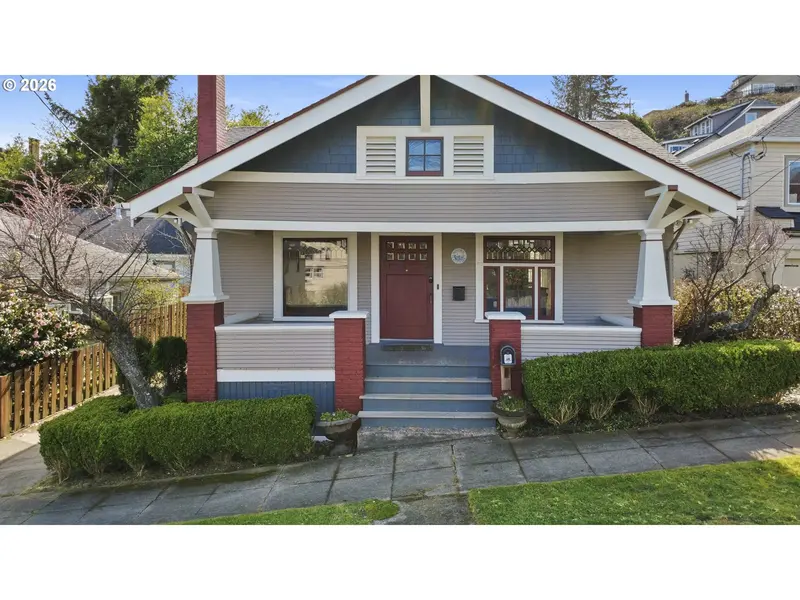 663 HARRISON AVE, Astoria, OR 97103