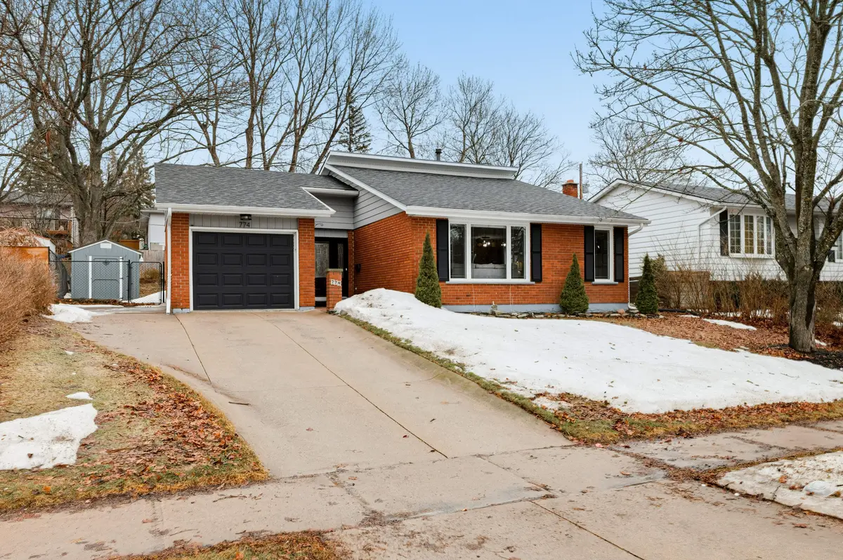 774 High Gate Park DR, Kingston, ON K7M 5Z8