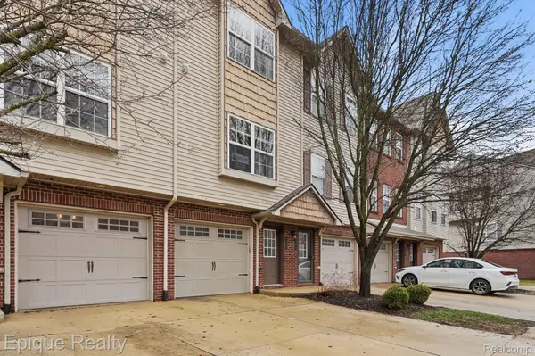 2206 Knotty Pine TRL, Howell, MI 48855