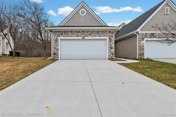 3568 Grove LN, Auburn Hills, MI 48326
