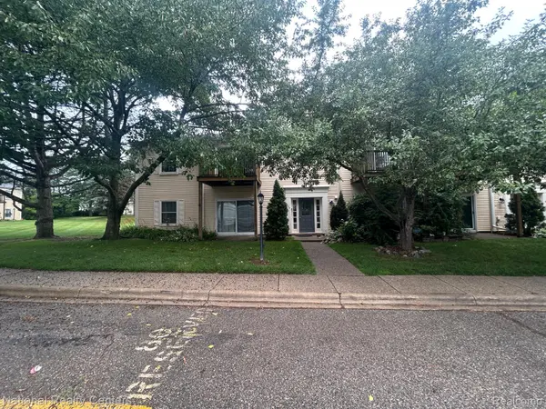 924 Chestnut Hill DR #A, Auburn Hills, MI 48326