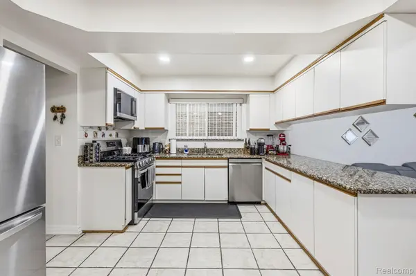 36217 Jeffrey DR, Sterling Heights, MI 48310