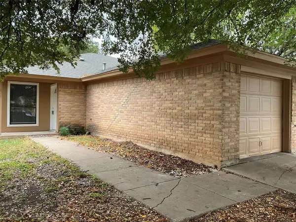6714 Glenbrook Lane, Fort Worth, TX 76133