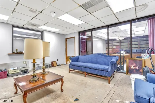 112 N Wood Ave, Linden City, NJ 07036