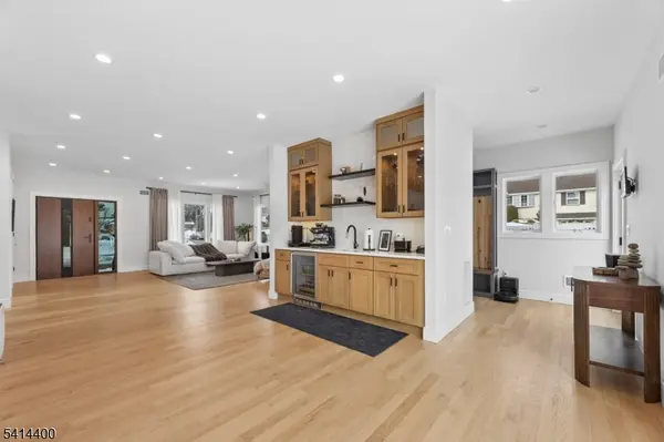 6 Hillside Ter, Wallington Boro, NJ 07057