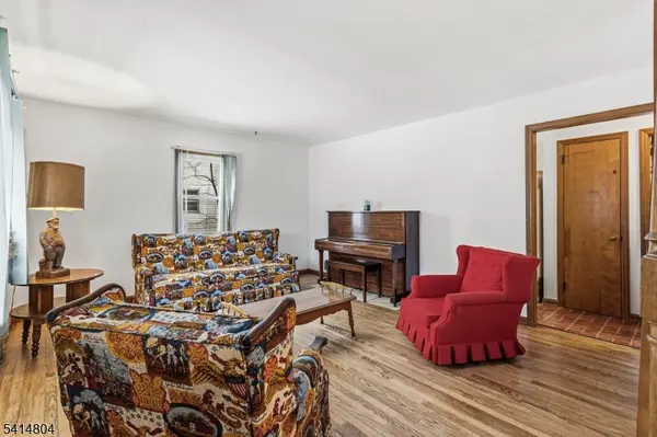 336 W Crescent Pkwy, South Plainfield Boro, NJ 07080