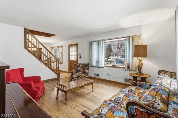 336 W Crescent Pkwy, South Plainfield Boro, NJ 07080