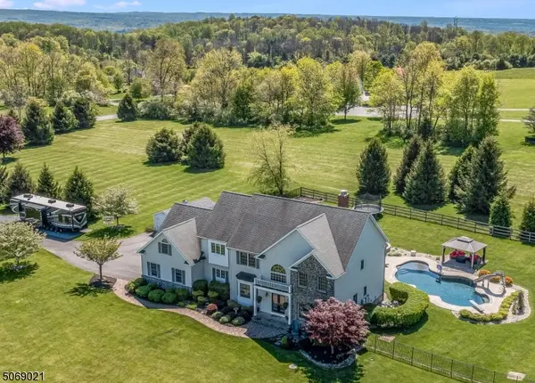 3 Berkshire Way, Holland Twp., NJ 08848