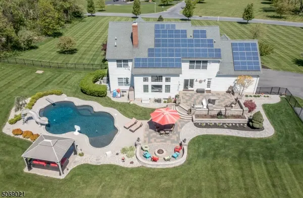 3 Berkshire Way, Holland Twp., NJ 08848