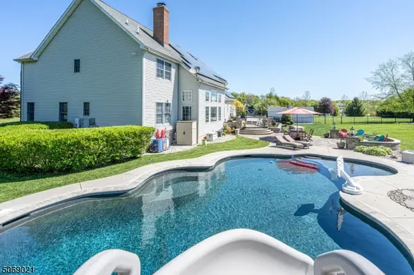 3 Berkshire Way, Holland Twp., NJ 08848