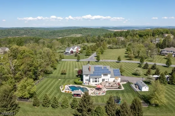 3 Berkshire Way, Holland Twp., NJ 08848