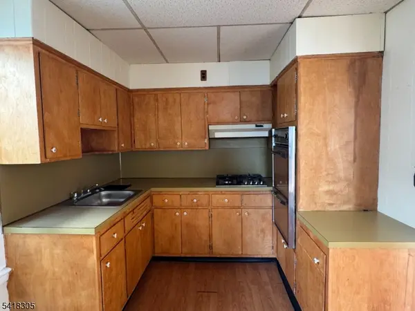 16 Cutler St, Clifton City, NJ 07011