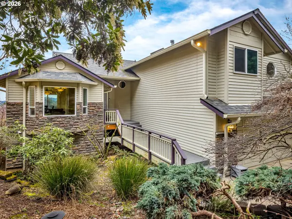 17765 HILLSIDE DR, West Linn, OR 97068