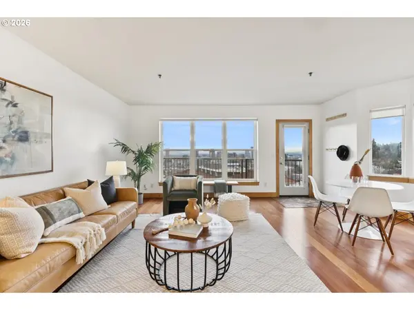 335 NW UPTOWN TER #3A, Portland, OR 97210