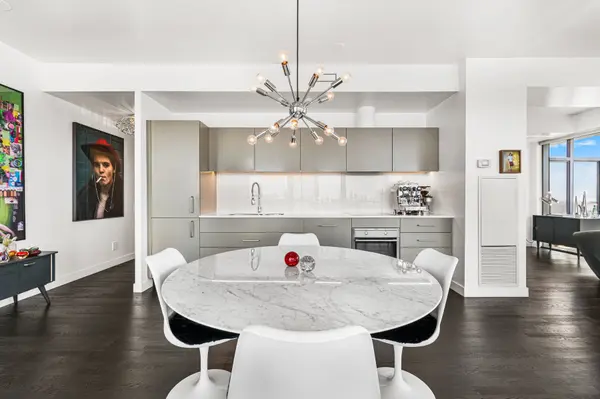 70 Distillery LN #2602, Toronto C08, ON M5A 0E3