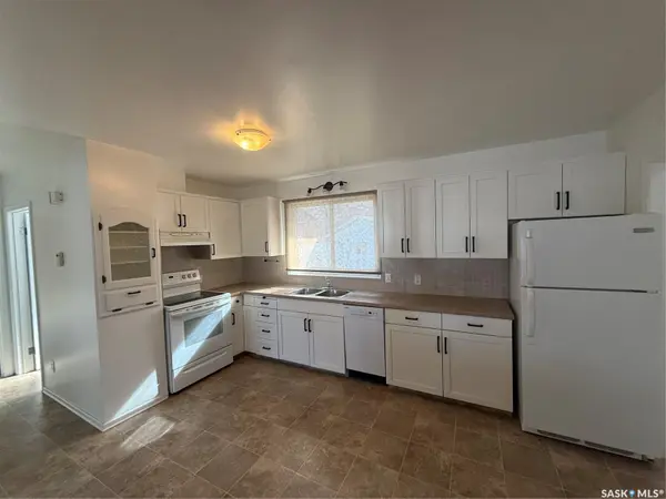 302 3rd AVENUE E, Assiniboia, SK S0H 0B0