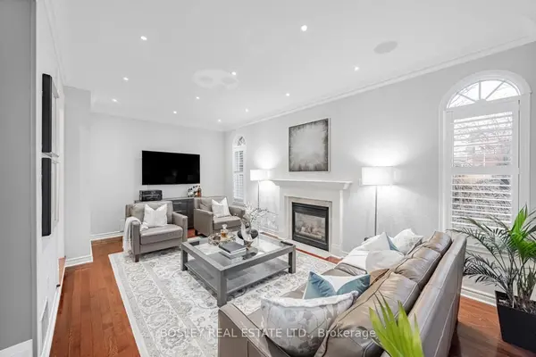 6358 Lisgar DR, Mississauga, ON L5N 7W1