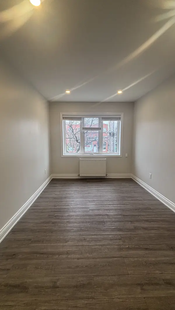 3289 Lakeshore BLVD W #1, Toronto W06, ON M8W 1M8