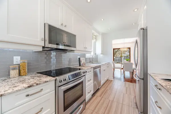 6 Winterfold DR, Brampton, ON L6V 3T1