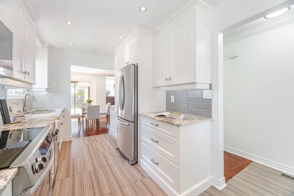 6 Winterfold DR, Brampton, ON L6V 3T1