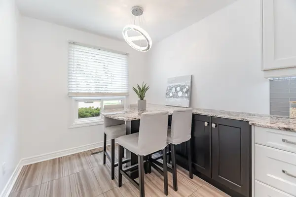 6 Winterfold DR, Brampton, ON L6V 3T1