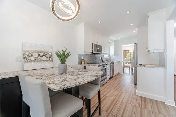 6 Winterfold DR, Brampton, ON L6V 3T1