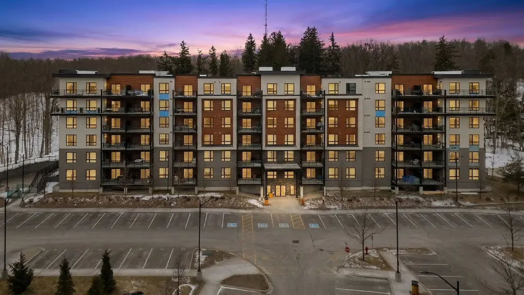 304 Essa RD #103, Barrie, ON L9J 0H4