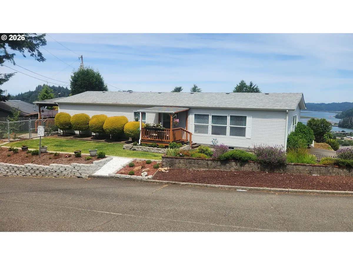 635 CRESTVIEW DR, Reedsport, OR 97467