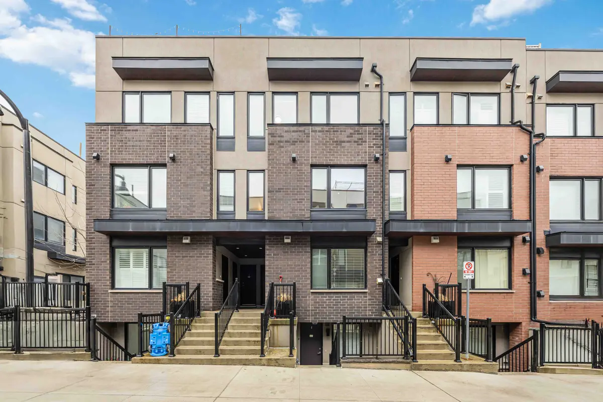 142 William Duncan RD #7, Toronto W05, ON M3K 0C1