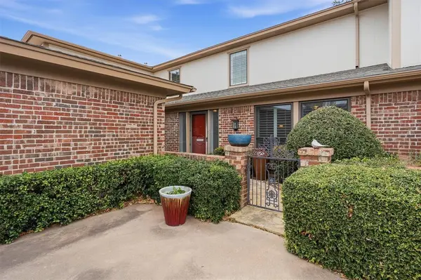 79 One Main Place, Benbrook, TX 76126