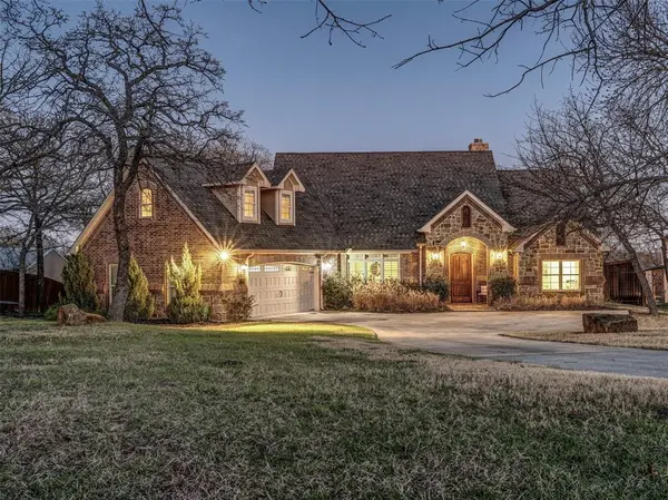 280 Moonlight Bay Drive, Chico, TX 76431