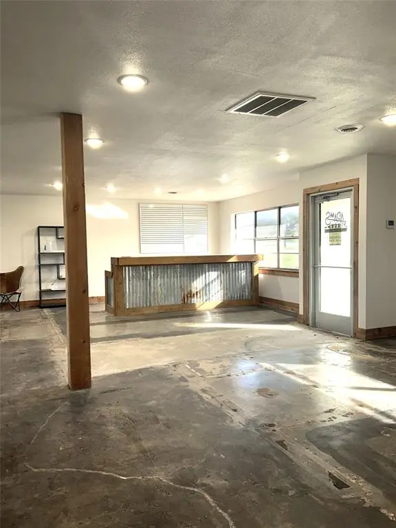6132 S Interstate 35 W, Alvarado, TX 76009