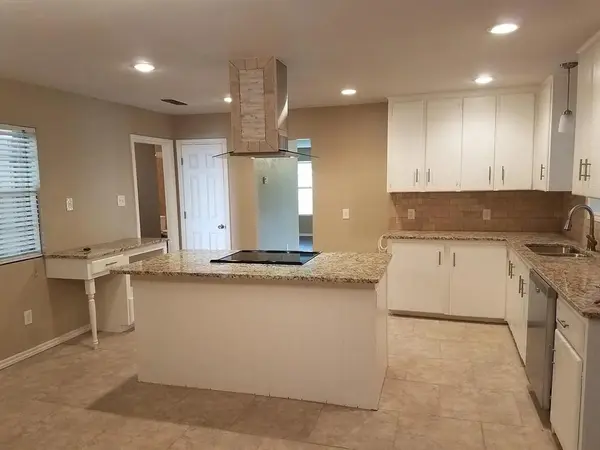 100 Lochness Lane, Benbrook, TX 76126