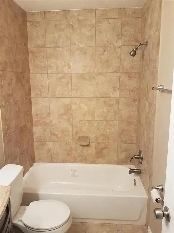 100 Lochness Lane, Benbrook, TX 76126