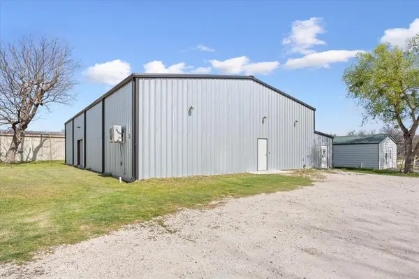 302 N Elm Avenue, Hubbard, TX 76648