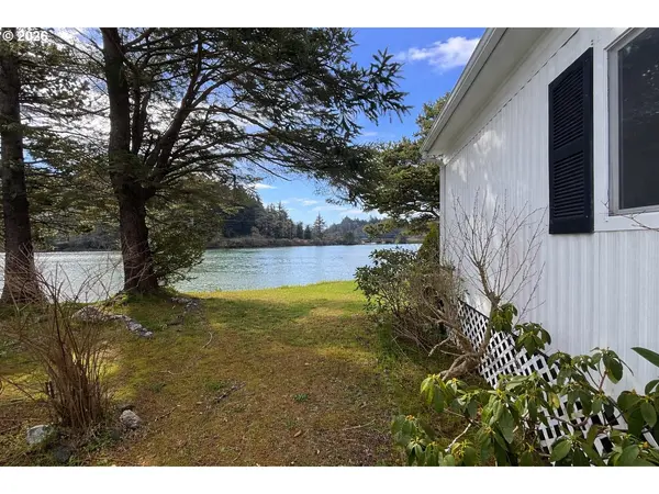 955 NE MILL ST #A7, Waldport, OR 97394