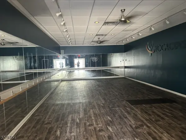 8 W Main St, Somerville Boro, NJ 08876