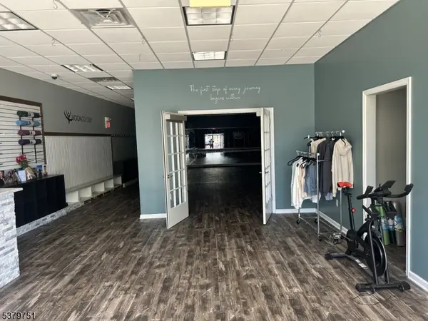 8 W Main St, Somerville Boro, NJ 08876