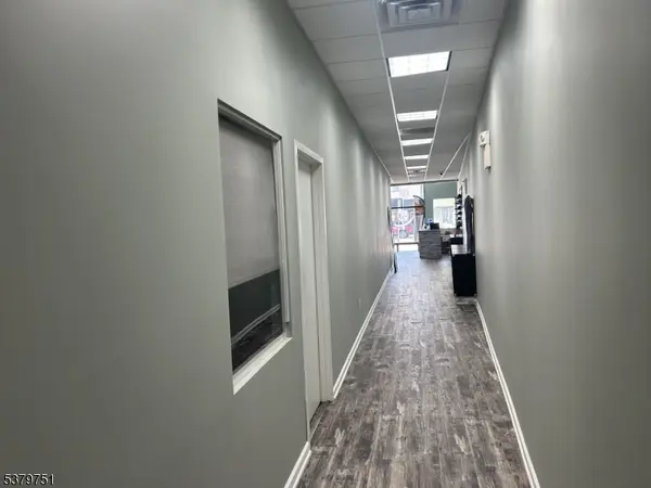 8 W Main St, Somerville Boro, NJ 08876