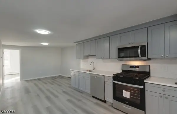 130 1St St #4, Elizabeth City, NJ 07206