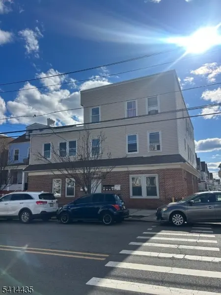 410 1St Ave, Elizabeth City, NJ 07206