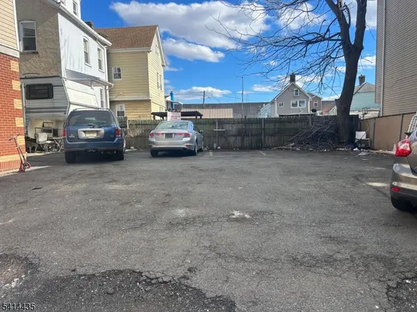 410 1St Ave, Elizabeth City, NJ 07206