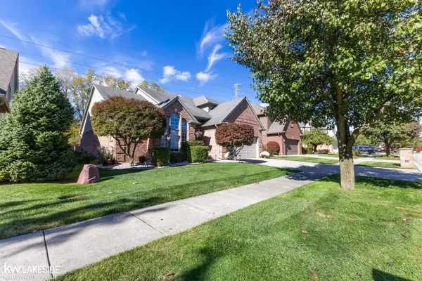 57289 Yorkshire DR, Washington Twp, MI 48094