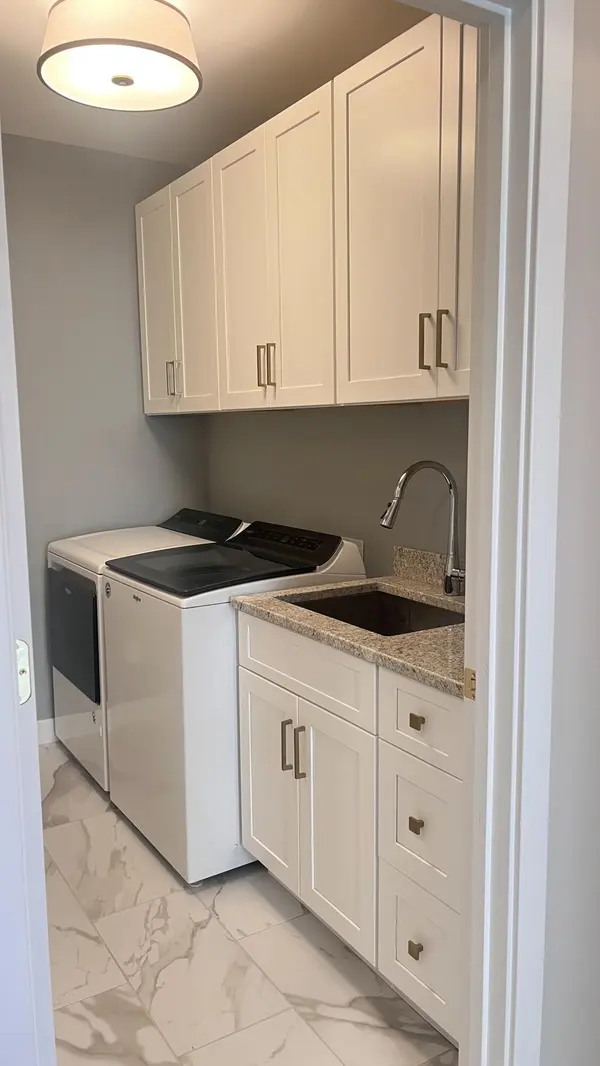 1054 Bristol CT, Northville City, MI 48167