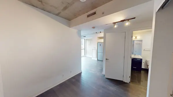 39 BRANT ST #525, Toronto C01, ON M5V 0M8