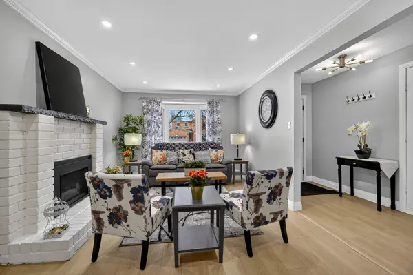 887 Lavis CT, Oshawa, ON L1K 1W1