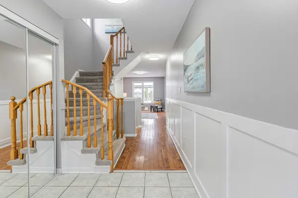 12 Carrington PL, Whitby, ON L1R 3E9