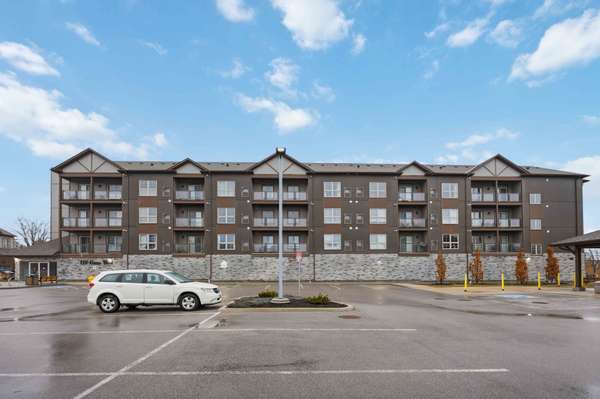 110 Grew BLVD #311, Georgina, ON L0E 1L0