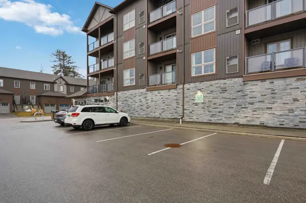 110 Grew BLVD #311, Georgina, ON L0E 1L0