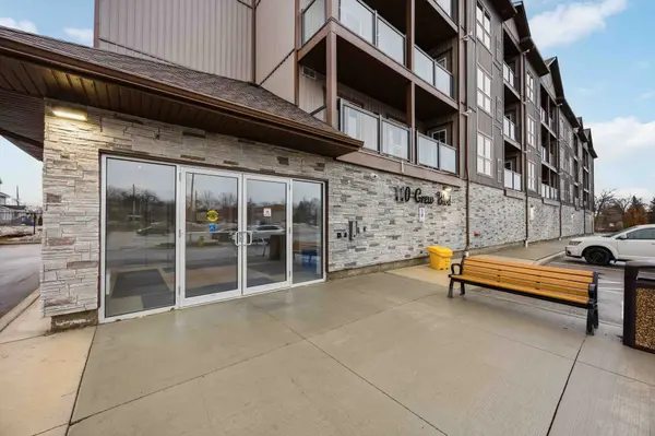 110 Grew BLVD #311, Georgina, ON L0E 1L0